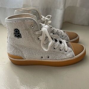Isabel Marant
sherpa high top
perfect condition
worn once